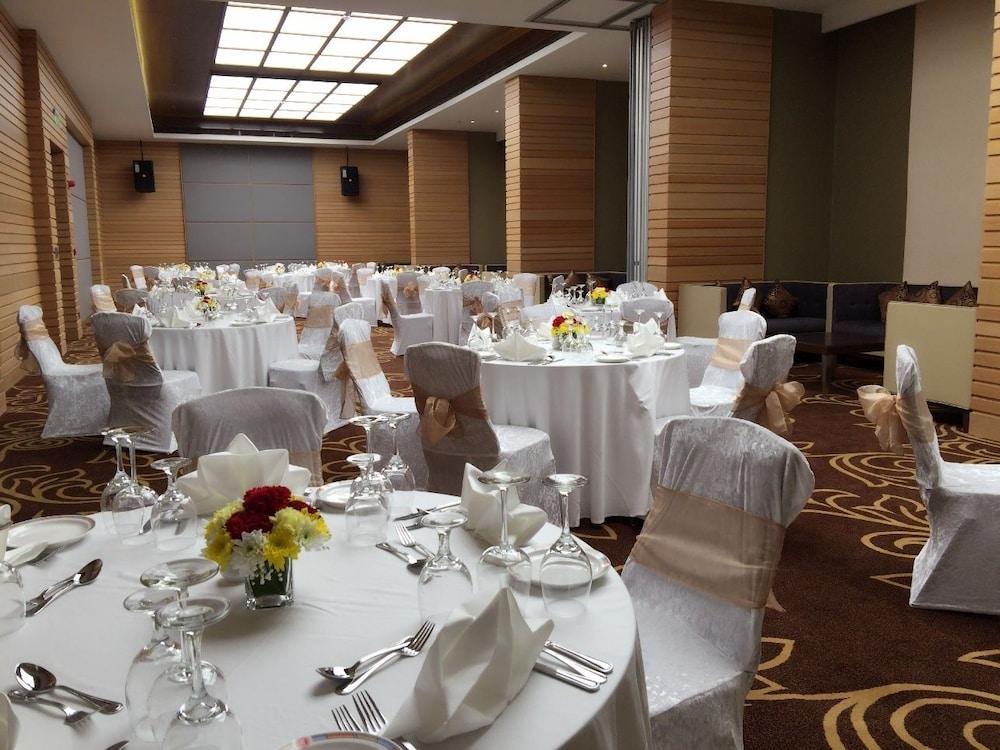 Ramee Rose Hotel Manama Eksteriør billede
